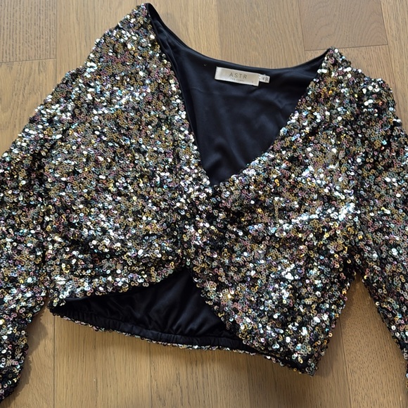 ASTR the label Sequin Nix Top in Black & Rainbow - Picture 3 of 6